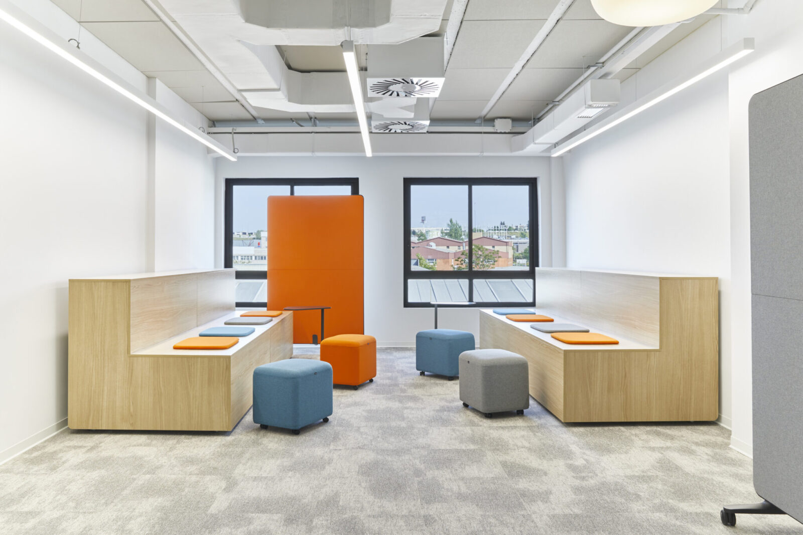 5 Estilos de diseño de interiores tendencia en oficinas 2025