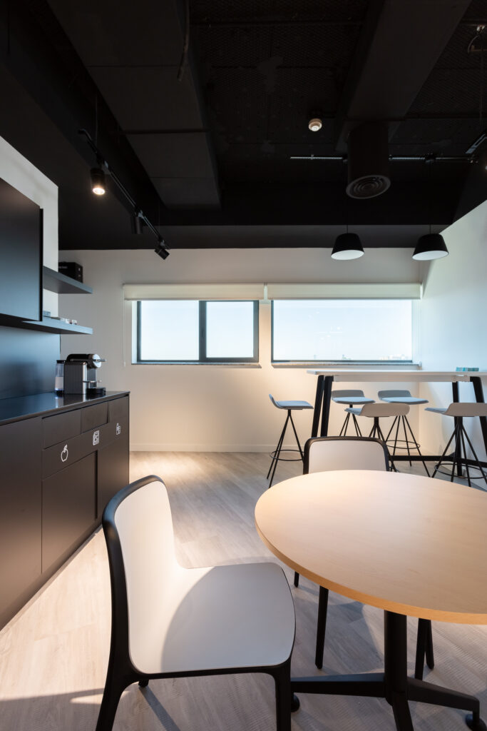 202109117 Oficinas VINCI (Sevilla)-11- HQ svg+xml;charset=utf