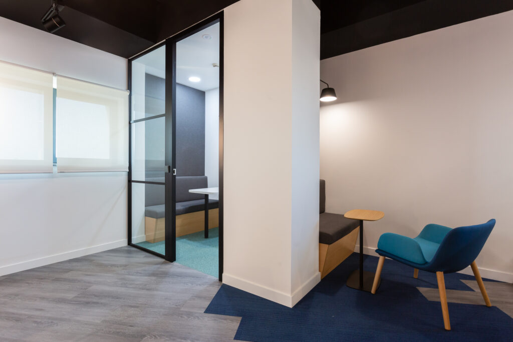 202109117 Oficinas VINCI (Sevilla)-12- HQ svg+xml;charset=utf