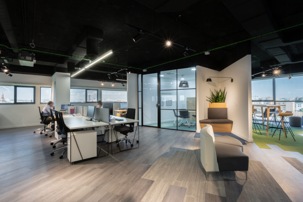 202109117 Oficinas VINCI (Sevilla)-13- HQ svg+xml;charset=utf