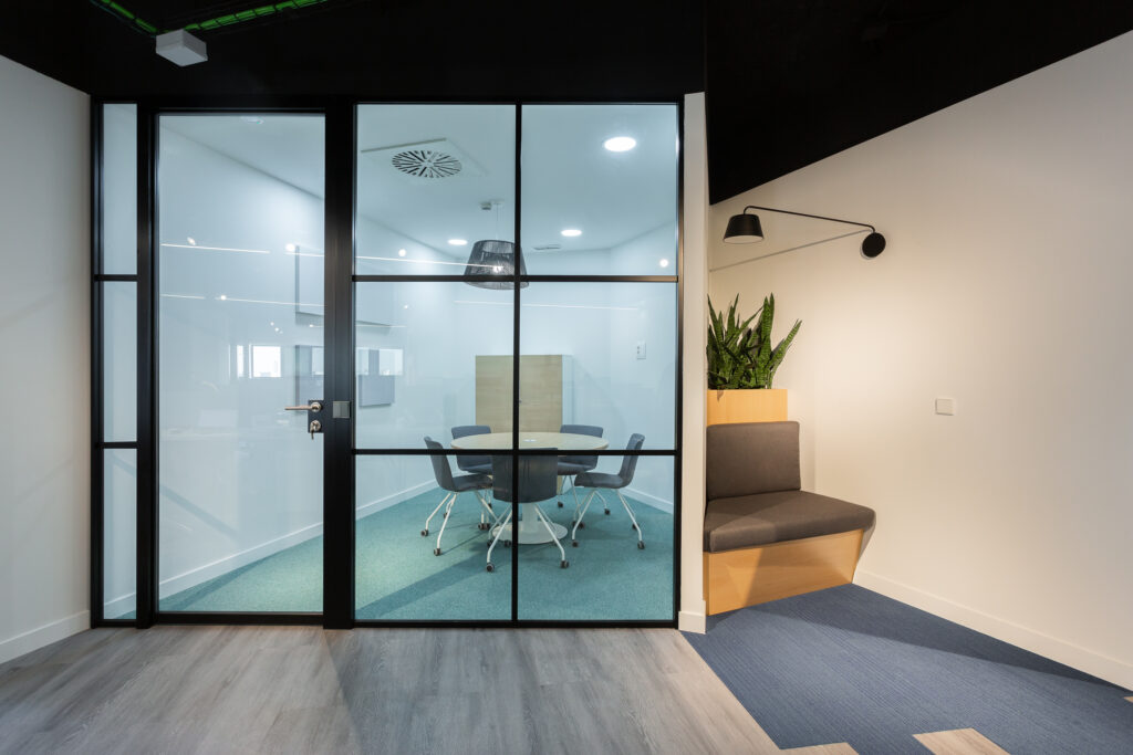 202109117 Oficinas VINCI (Sevilla)-7- HQ svg+xml;charset=utf