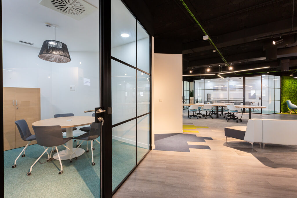 202109117 Oficinas VINCI (Sevilla)-8- HQ svg+xml;charset=utf