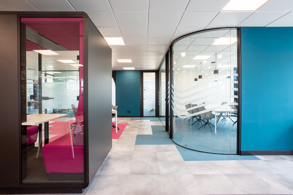 17. Rediseño de oficinas - Axians svg+xml;charset=utf