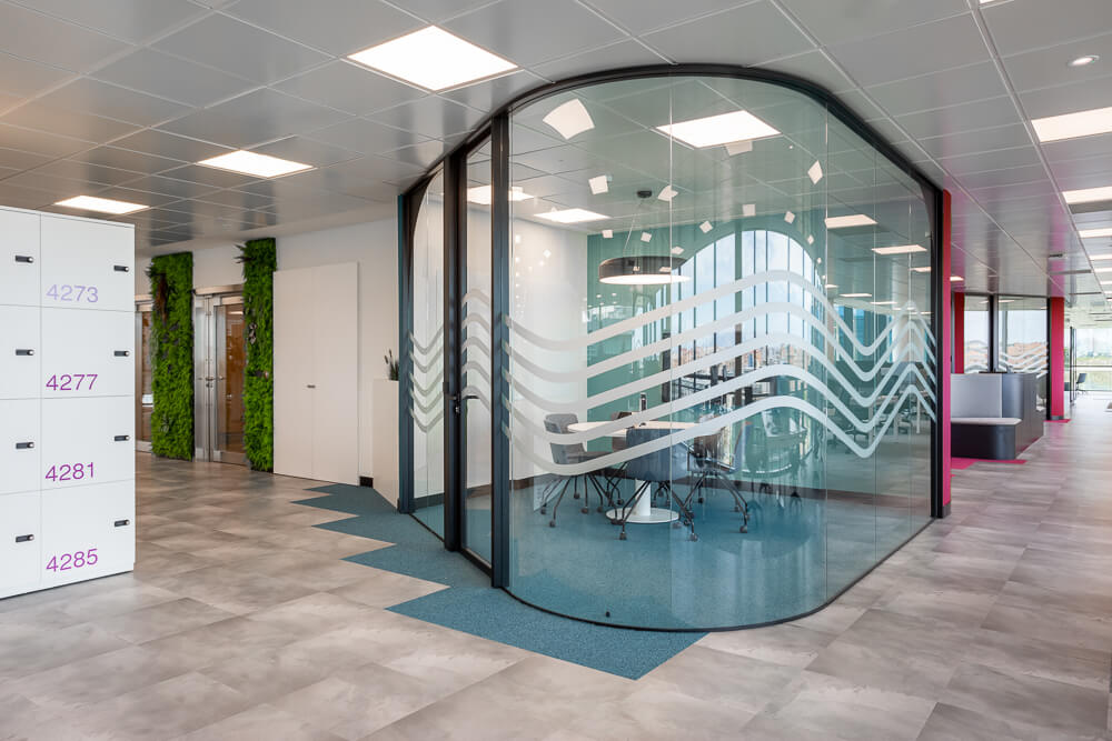 3. Rediseño de oficinas - Axians svg+xml;charset=utf