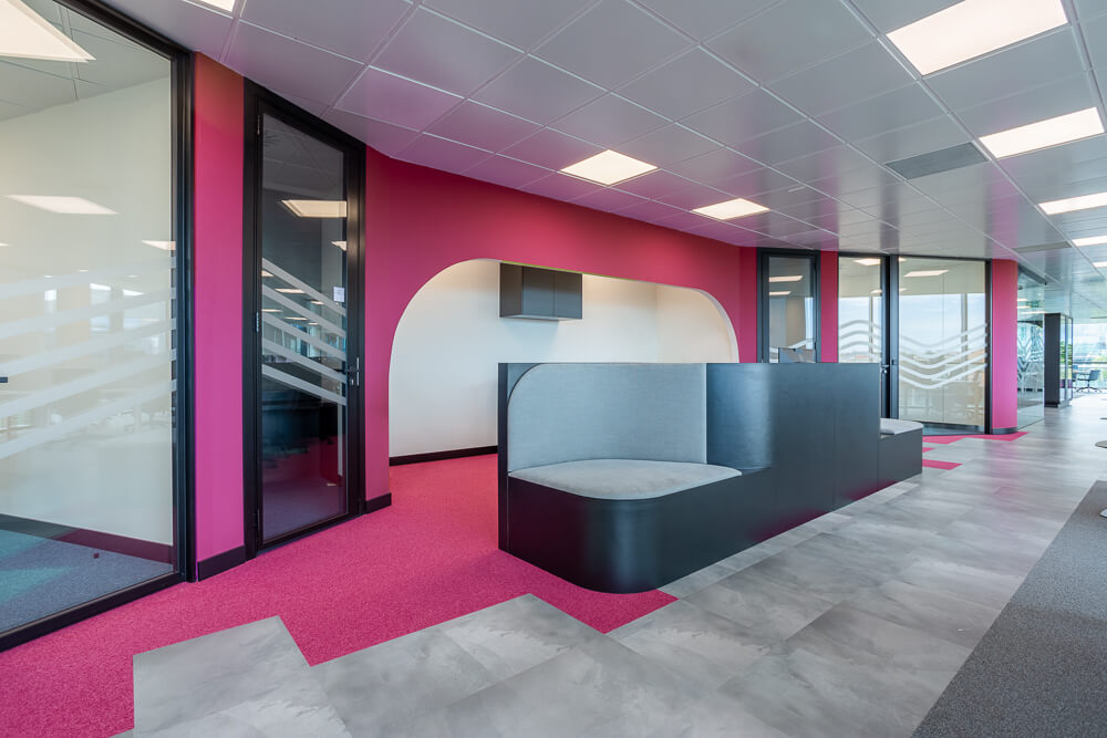 6. Rediseño de oficinas - Axians svg+xml;charset=utf