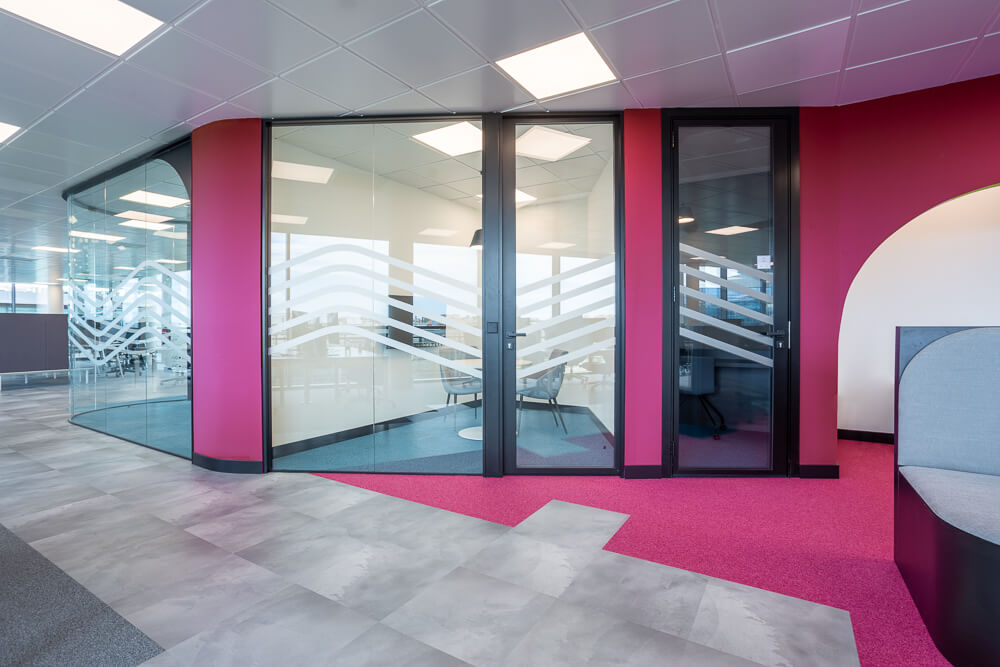 7. Rediseño de oficinas - Axians svg+xml;charset=utf