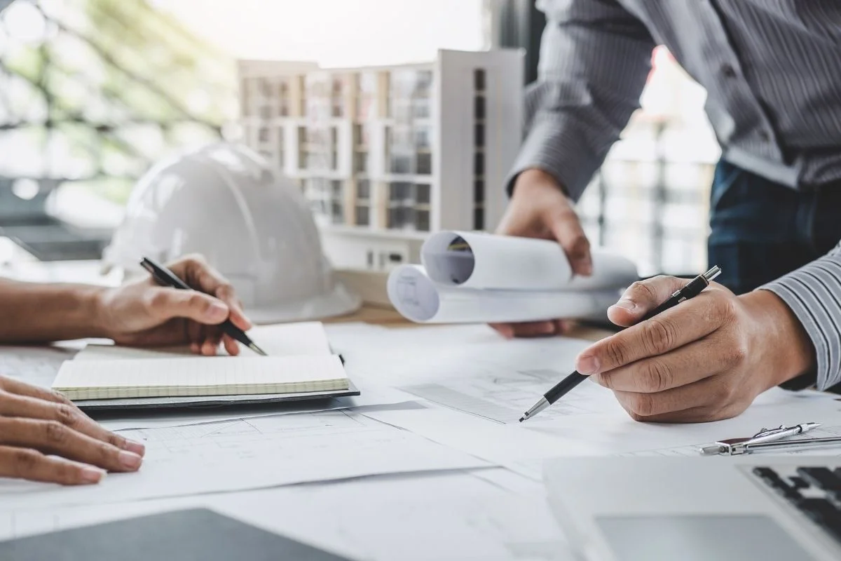 Arquitectura de oficinas: diseño estratégico para espacios de trabajo eficientes