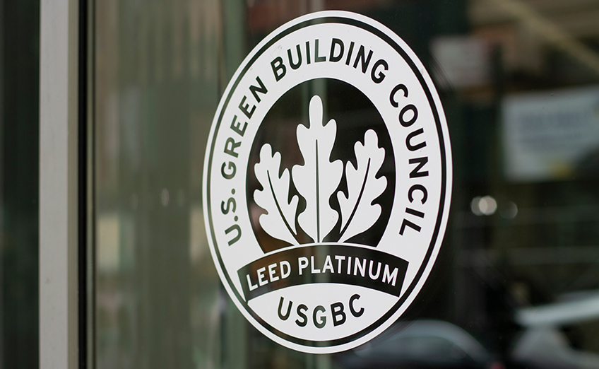 Certificaciones LEED y WELL en oficinas: qué son y por qué importan para tu empresa 1 sello leed